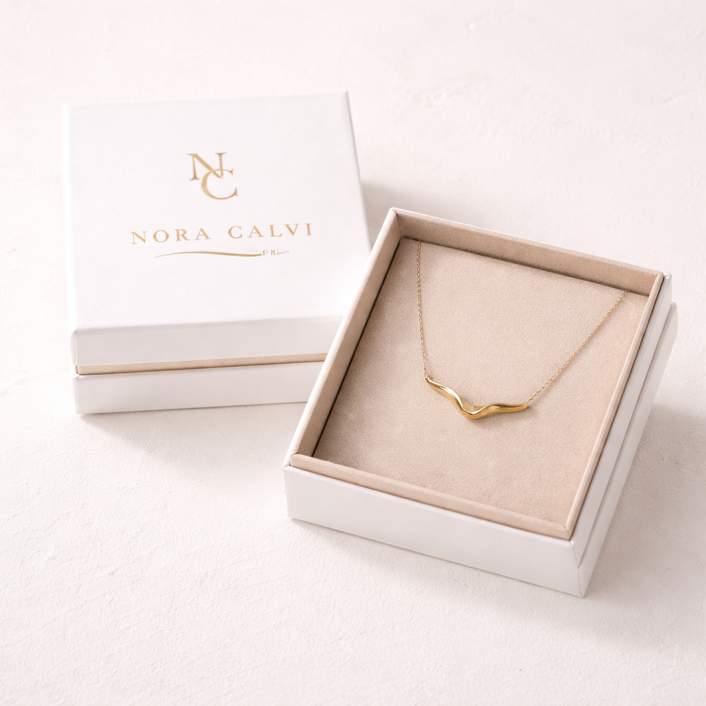 Collier chevron or, dans son coffret